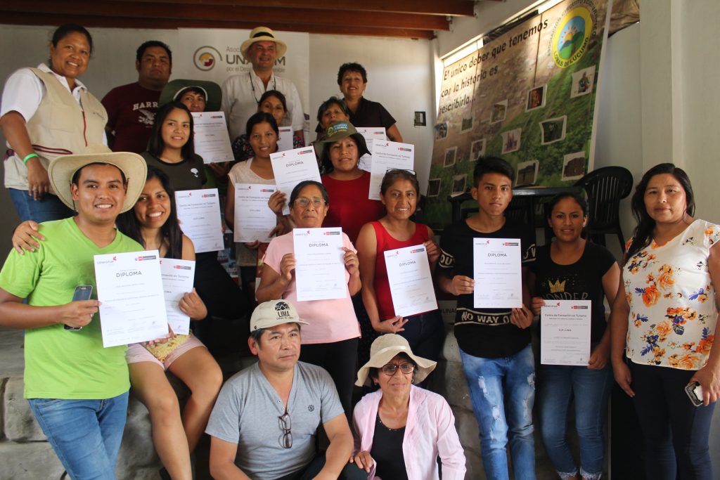 Emprendedores de Lomas de Lúcumo (Pachacámac) son capacitados en Talleres Productivos