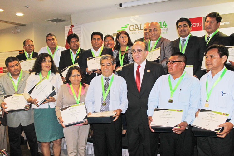 Villa el Salvador y Pachacámac reciben reconocimiento a la Gestión Ambiental Local Sostenible 2014