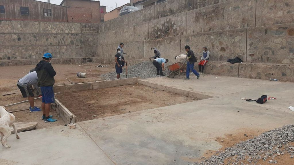 Construcción de losa deportiva y cerco perimétrico en beneficio de los vecinos de Villa El Salvador