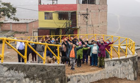 UNACEM continúa apoyando a los vecinos de Tablada de Lurín en la construcción de muros de contención