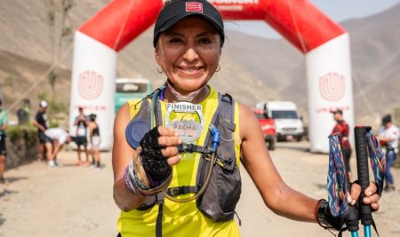 Maybel, la psicóloga de 53 años que ganó los 50K de la maratón de montaña en el Santuario de Amancay